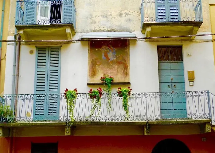 18th Century With Fresco Apartament *